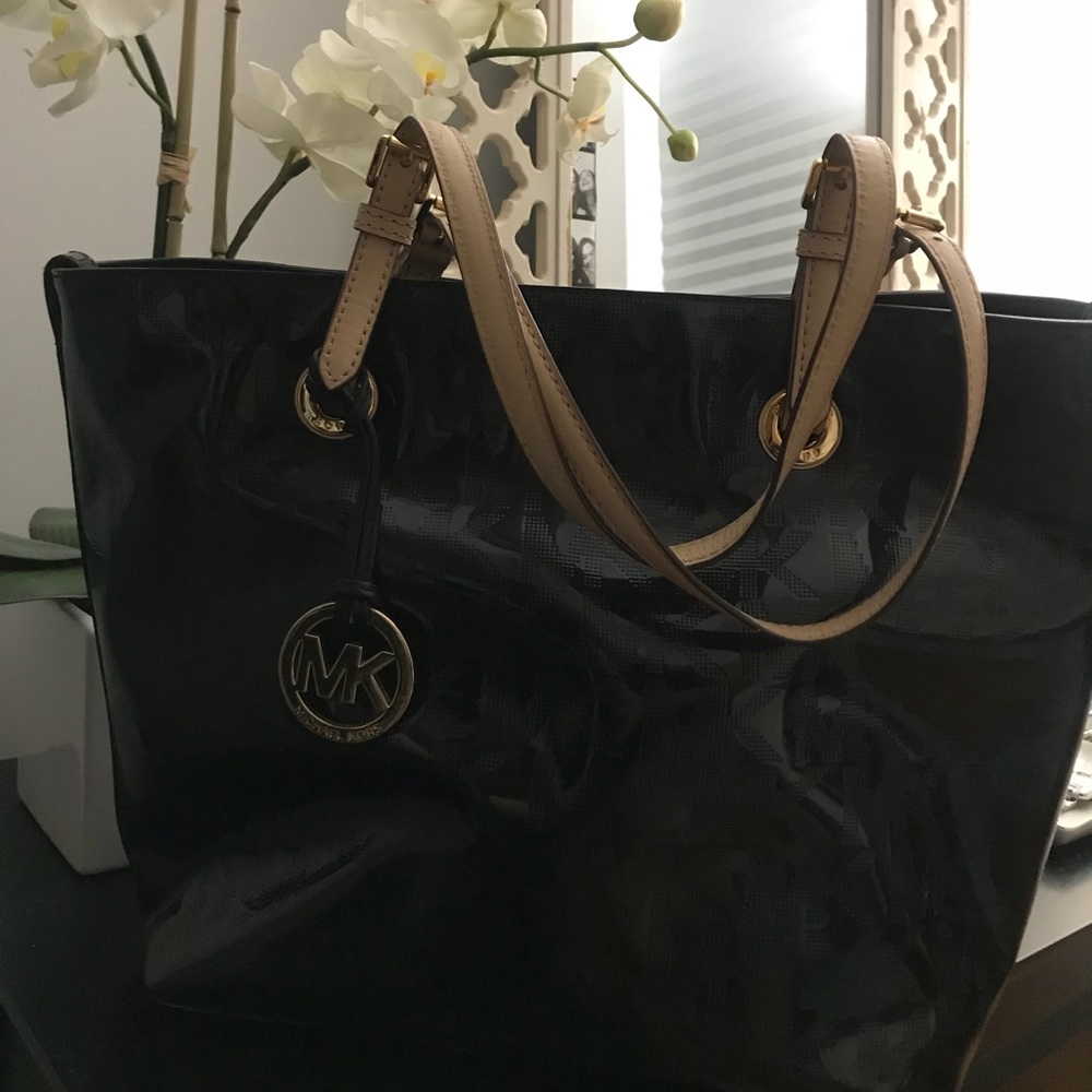 Black Micheal Kors purse.